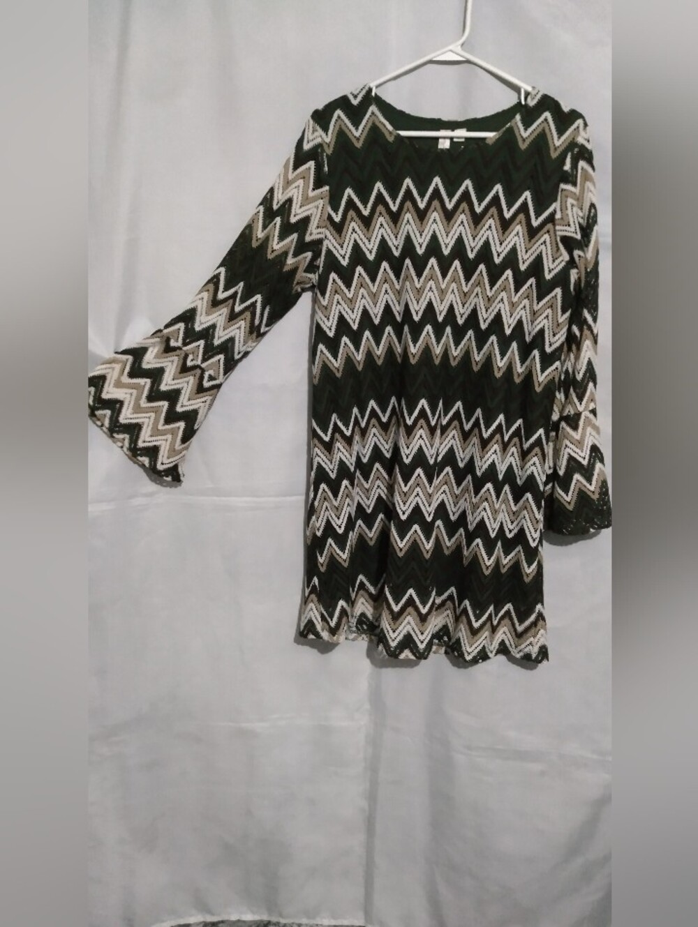♥️3/$15 Tacera Black & White Chevron Bell-Sleeve Tunic